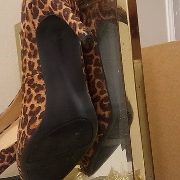 Lauren Conrad Pumps, size 10 med, color leopard print. - Picture 2 of 4